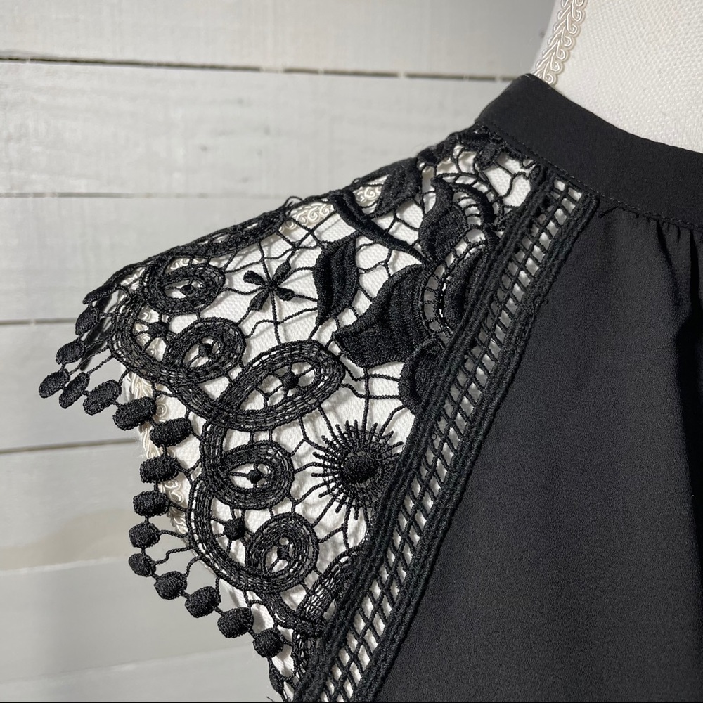 *EXPRESS* Lace Cap Sleeve Mock Neck Blouse - Picture 3 of 9